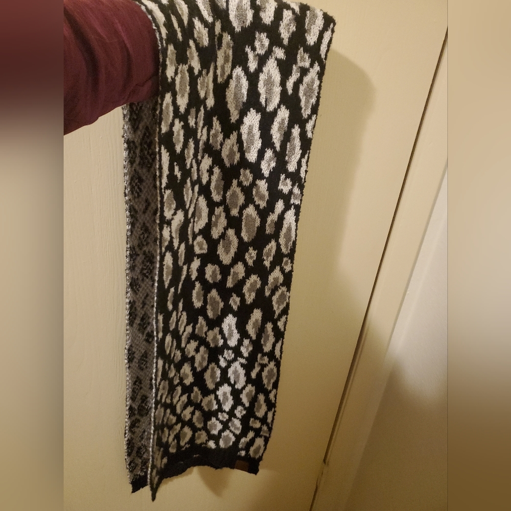 Cc leopard scarf